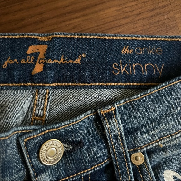 NWOT 7 For All Mankind Ankle Skinny Jeans in Distressed with Daisies, size 26 - Picture 3 of 16